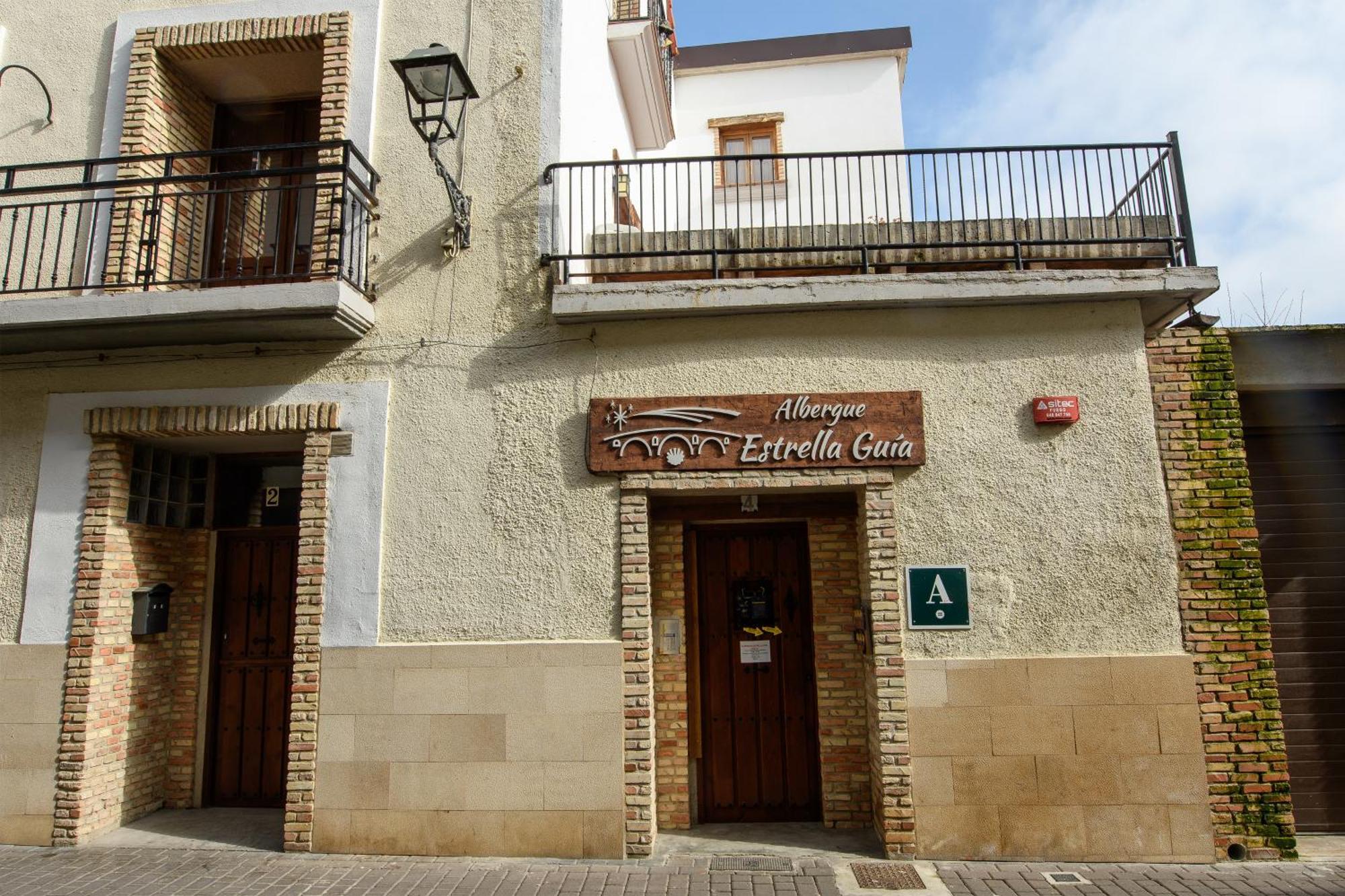 Albergue Estrella Guia Puente la Reina Zewnętrze zdjęcie