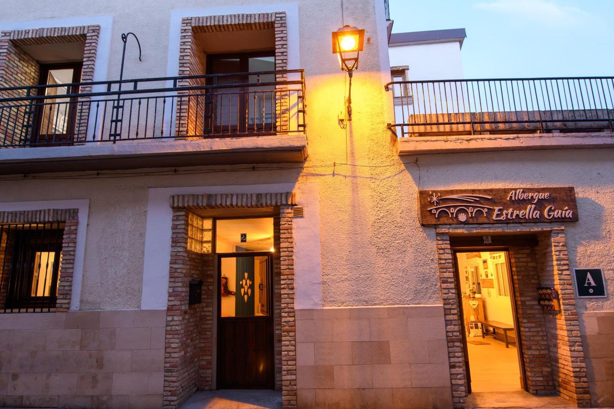 Albergue Estrella Guia Puente la Reina Zewnętrze zdjęcie